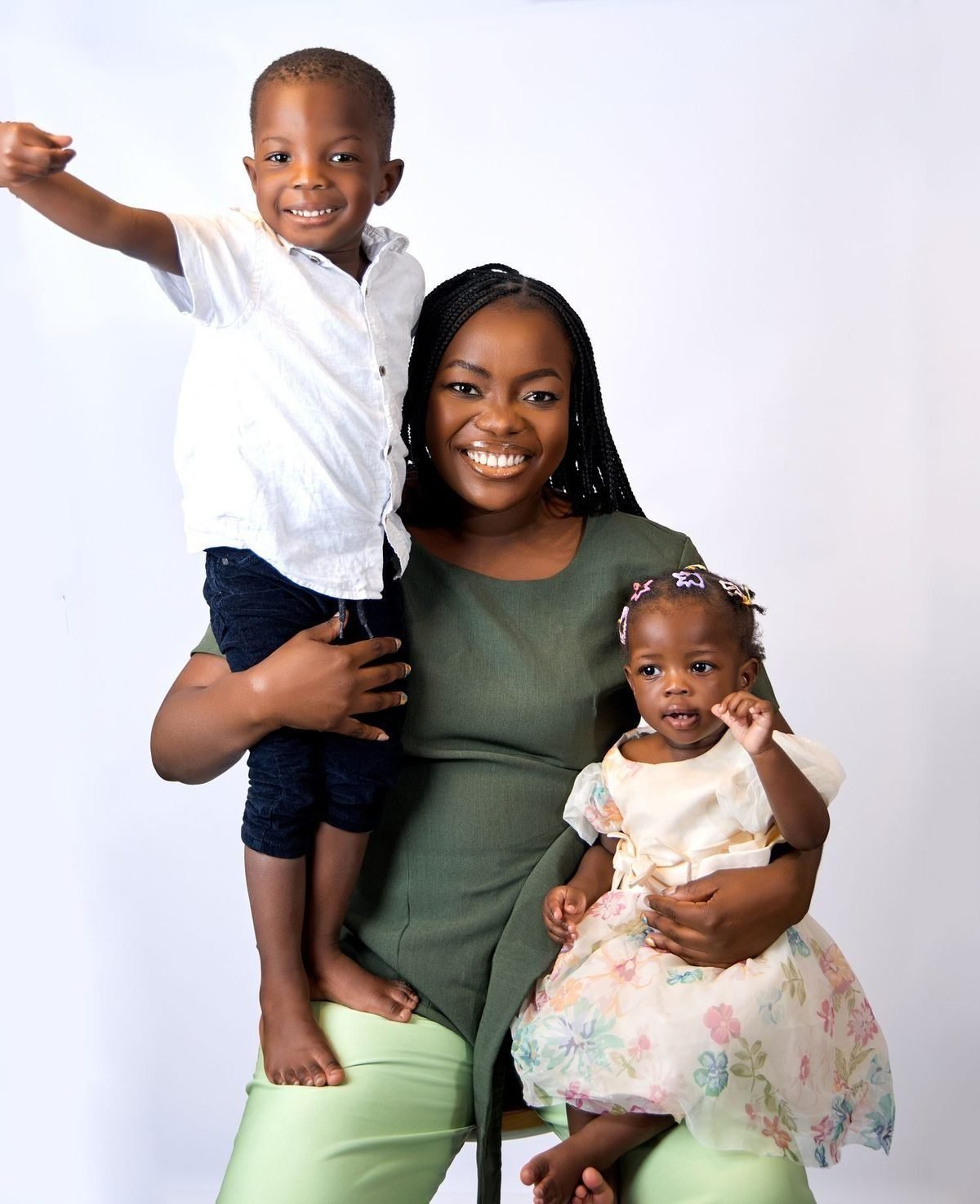 Iwari family portrait session outdoors